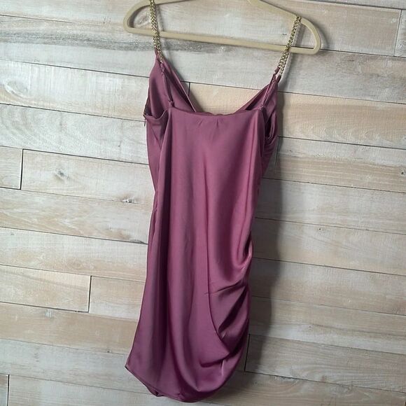 ASTR The‎ Label :: Satin Mini Dress & Gold Chain Straps Size M NWT - Picture 7 of 8